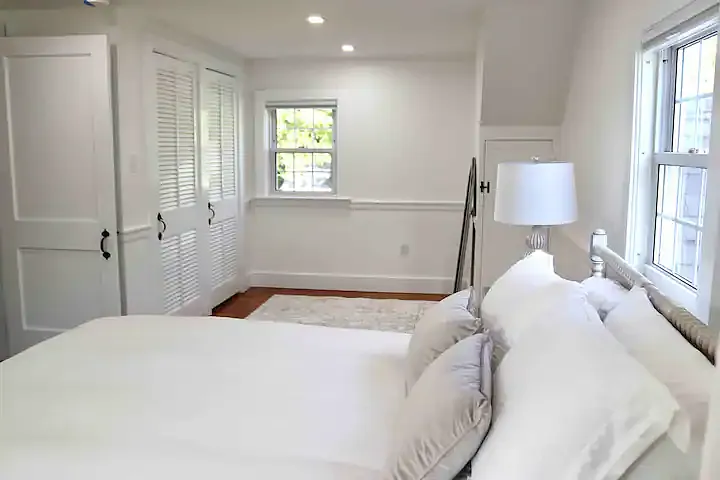 10 N Pleasant St — Photo 12