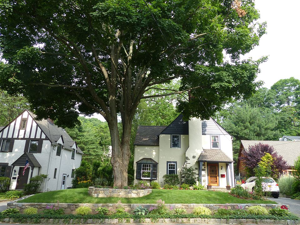 16 Weskora Avenue