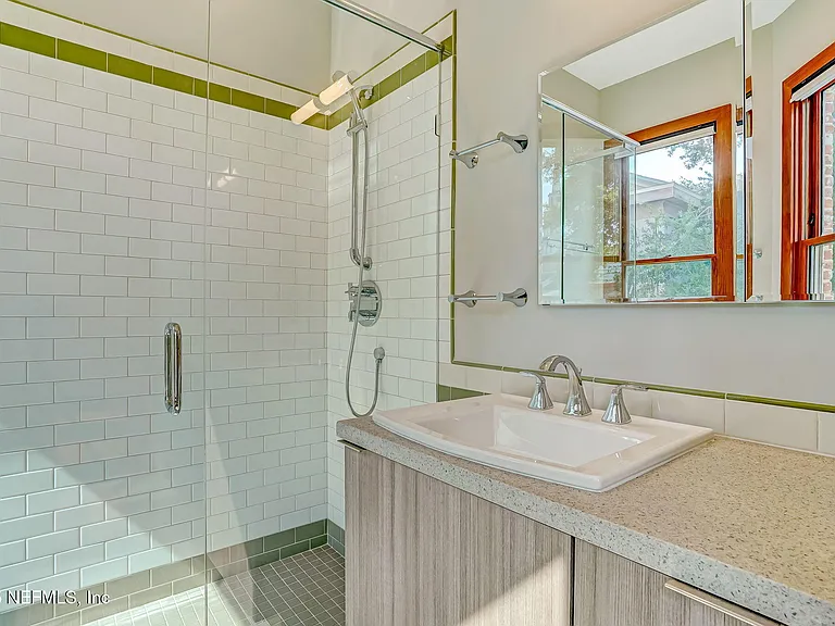 122 E Duval St — Photo 13