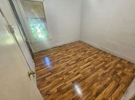 1206-8 s 15th PL, 1208A