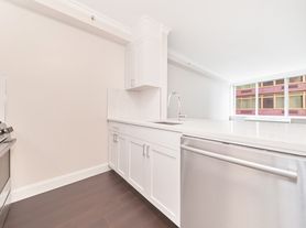 160 Riverside Blvd