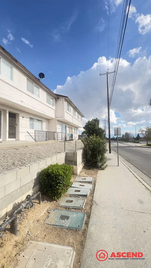 Building Photo - 2661 Sunny Lane