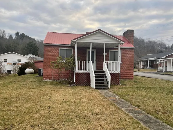 401 Lake Park Dr, Richlands, VA 24641