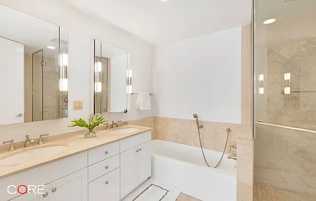 Rented by CORE | media 12