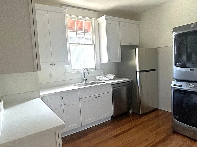 1033 Broadway St #1033 — Photo 6