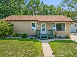 813 15 1/2 Ave SW, Minot, ND 58701