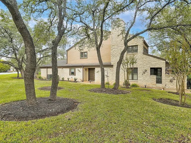 101 W Eagle Dr #101 — Photo 32