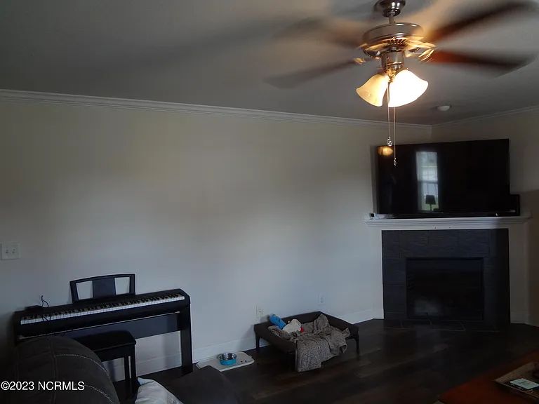 205 S Pointe Dr #B — Photo 14