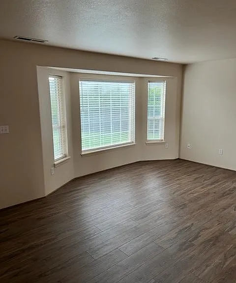 901 Rebecca Dr — Photo 7