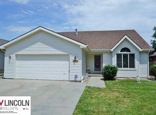 2230 W Cove Dr, Lincoln, NE 68522