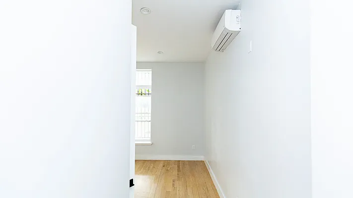 Rented by Nooklyn NYC LLC | media 21