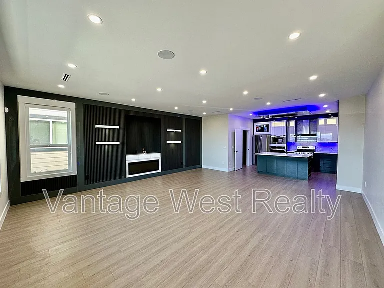 3608 Silver Way — Photo 13