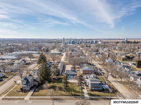 3rd image of 628 Walnut St