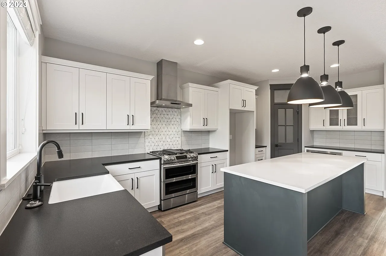 5 bed, 3354 sqft, $4,990 — Photo 4