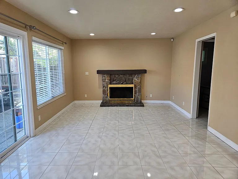 3076 Valleywood Ct — Photo 9