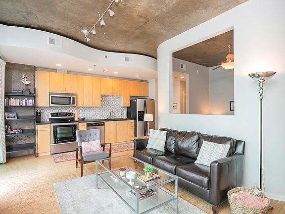 5th image of 415 Church St APT 2210