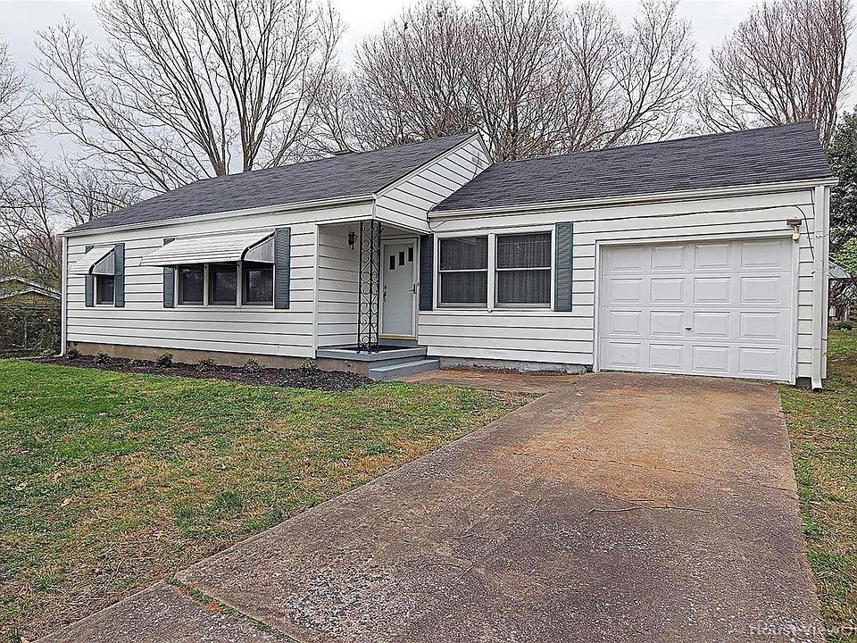 1st image of 2722 Chrysler Ave
