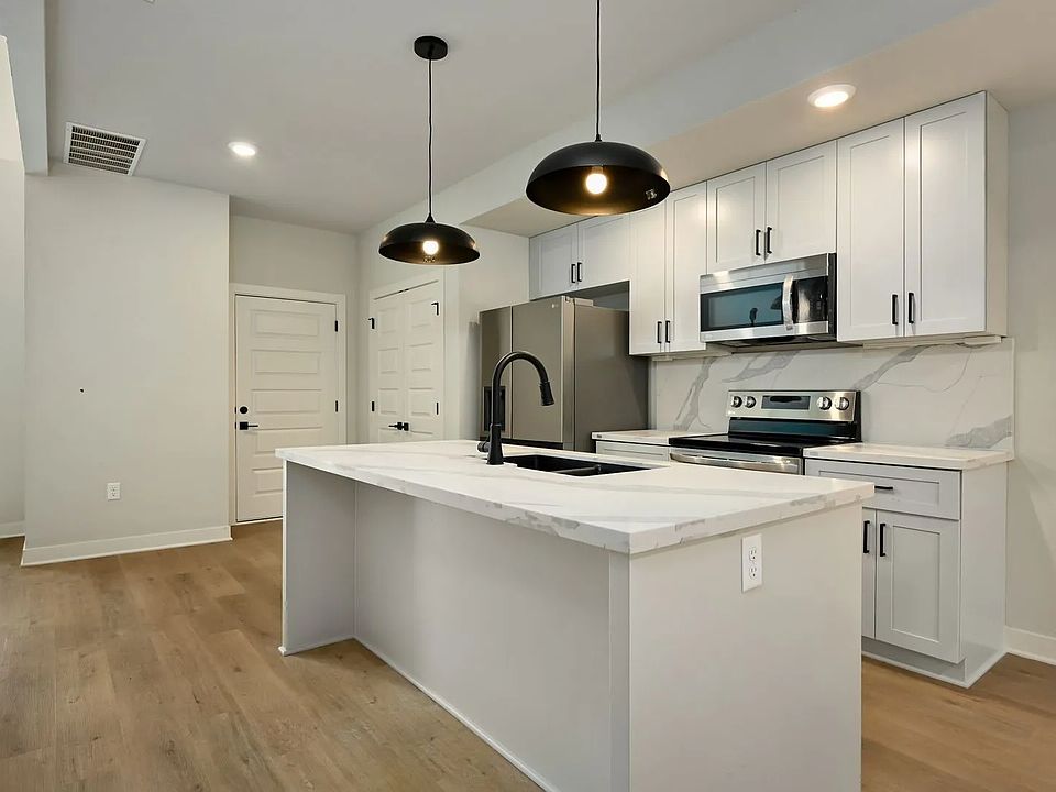 1st image of 251-257 Persimmon Rd