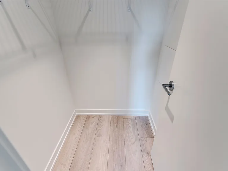 223 Redpath Ave — Photo 153