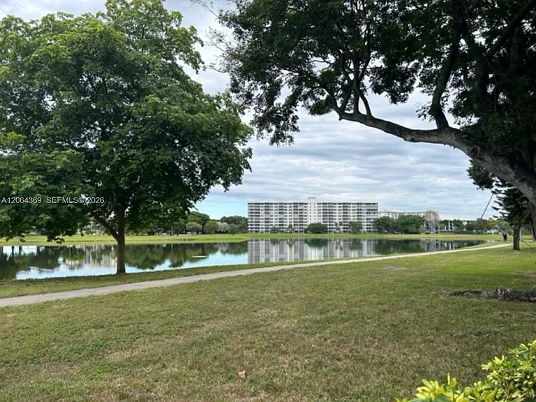 2801 N Palm Aire Dr #607 — Photo 10