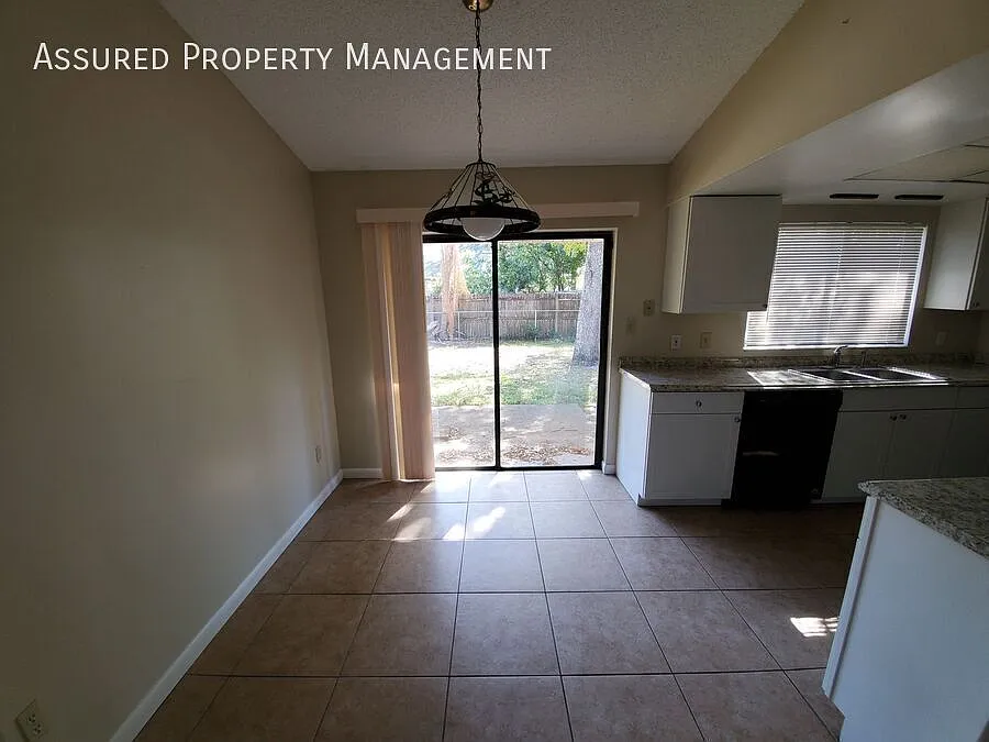 3 bed, 1016 sqft, $2,095 — Photo 3