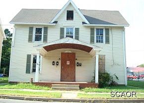 1st image of 524 E Poplar St