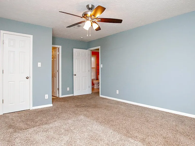 1819 Eichelberger Dr — Photo 7
