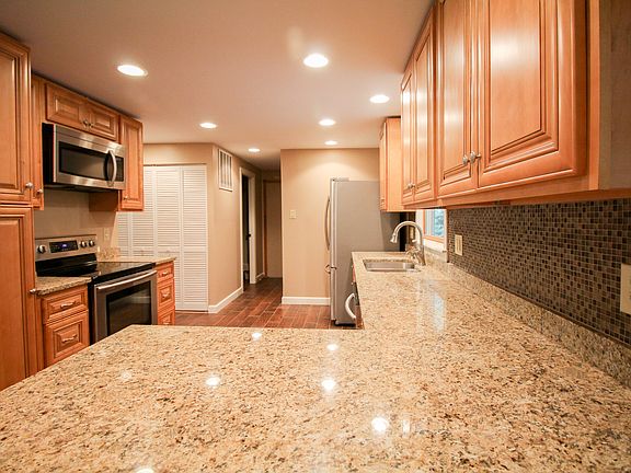 5th image of 7666 Grandview Dr