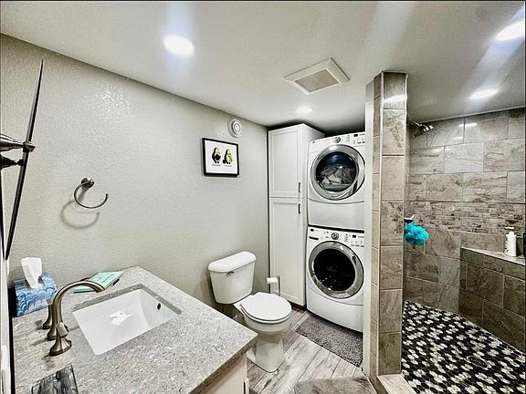 3rd image of 812 W 4th St