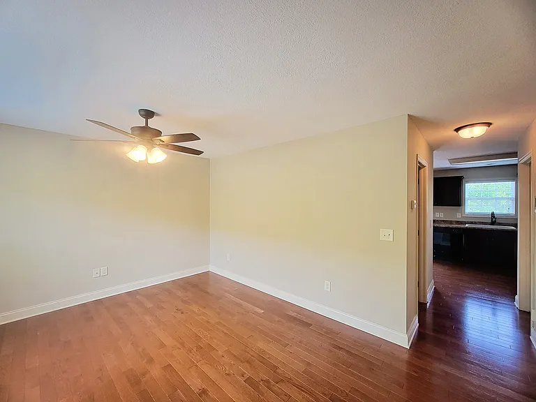 652 Grays Pointe Ct — Photo 14