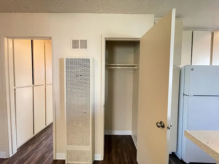 Sharis Apartments — Photo 21