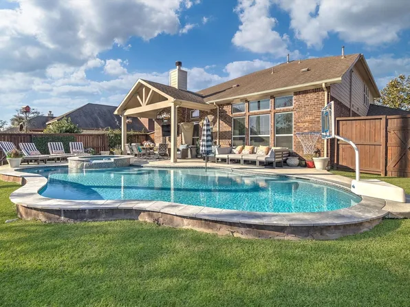 209 Meadow Ridge Way, Clute, TX 77531