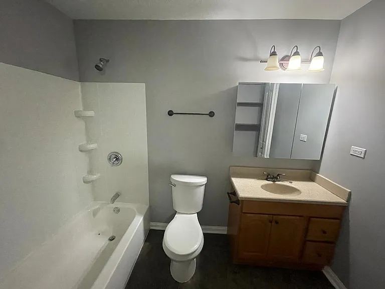 195 Thomas Ct #D — Photo 10