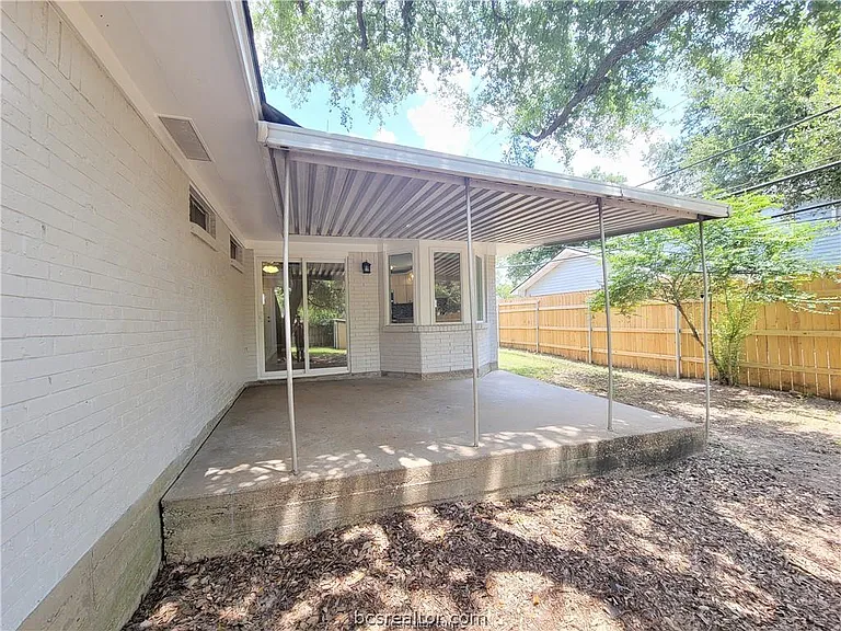 1409 Broadmoor Dr — Photo 13