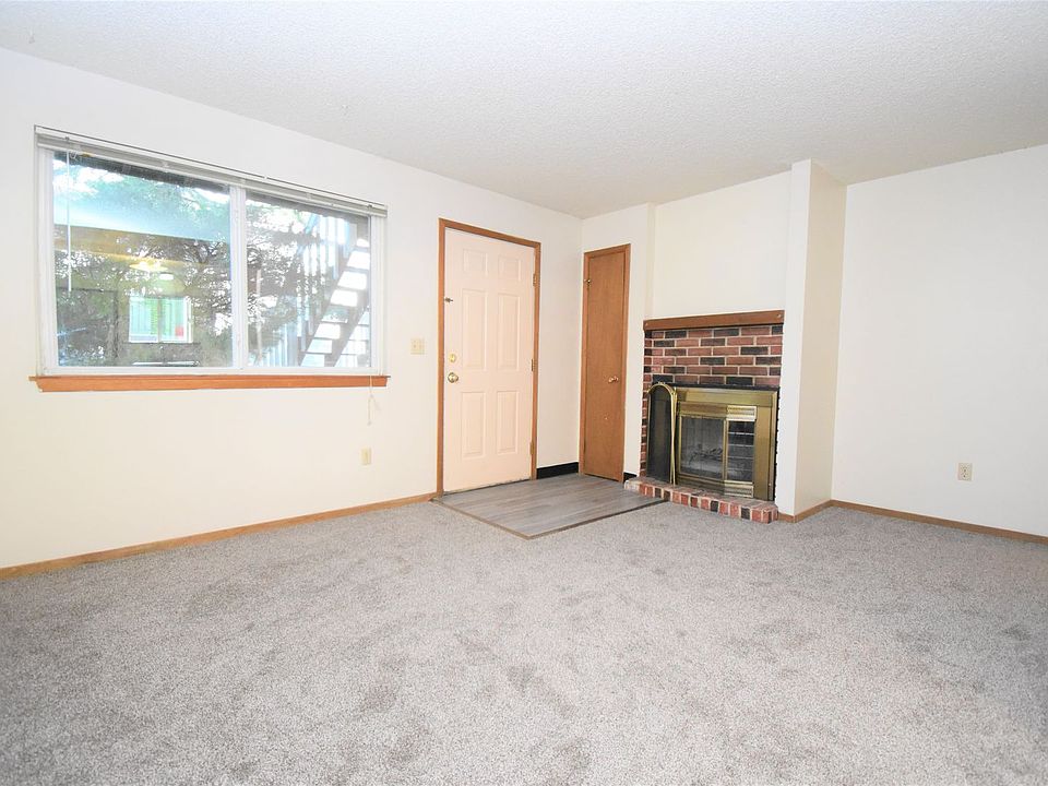 1st image of 8 Hoffman Dr Unit 1
