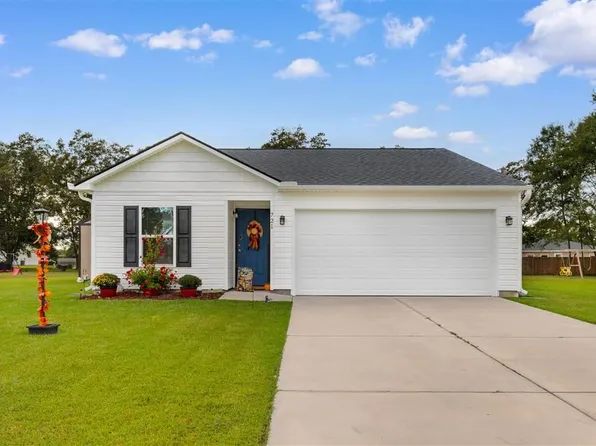 721 Twin Oaks Cir, Lake City, SC 29560