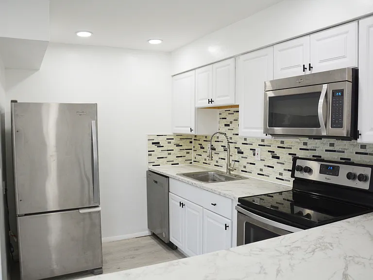 2350 Baldwin Ave #B — Photo 2