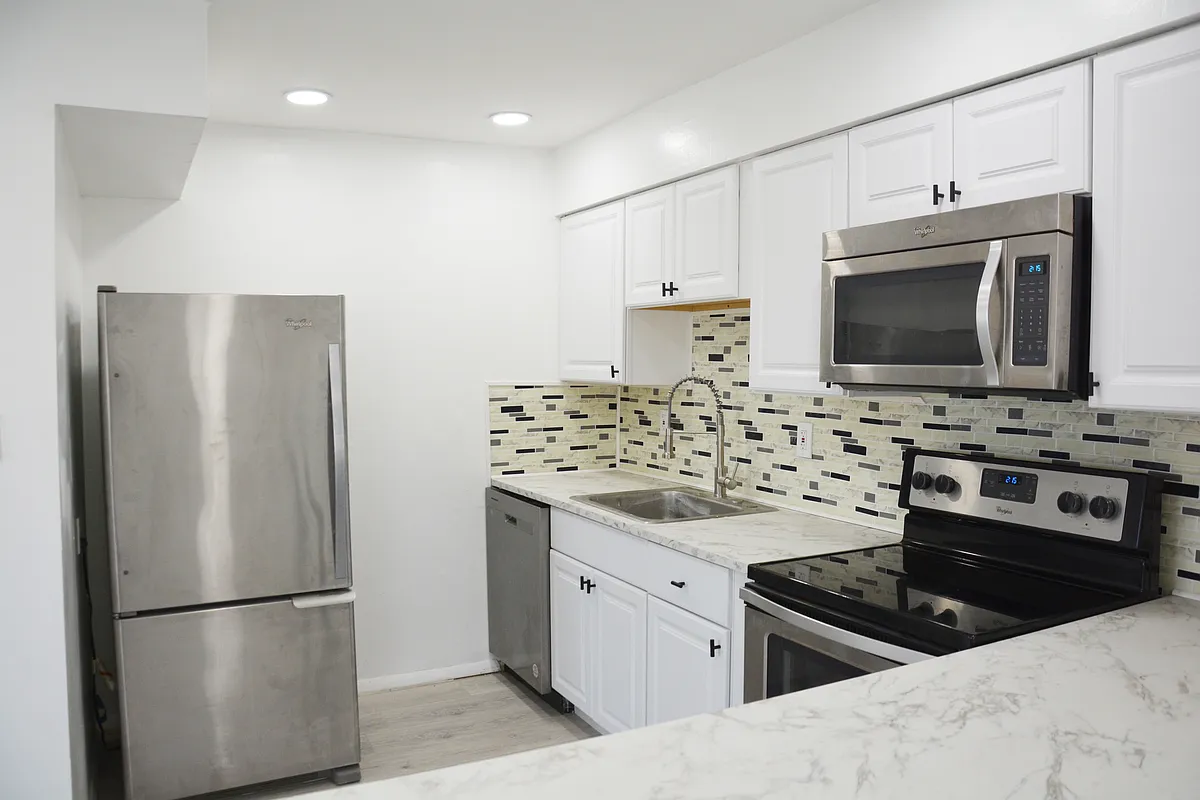 Building Photo - 2350 Baldwin Ave #B