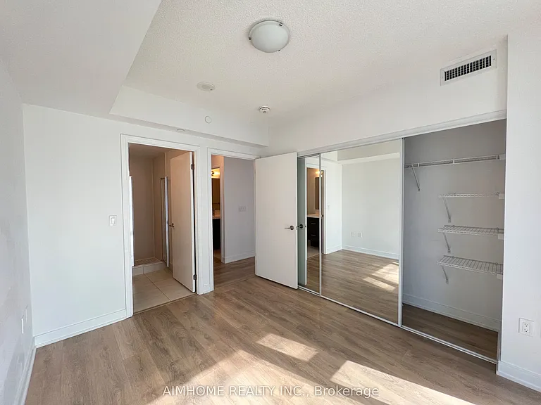 50 Wellesley St E #3210 — Photo 14
