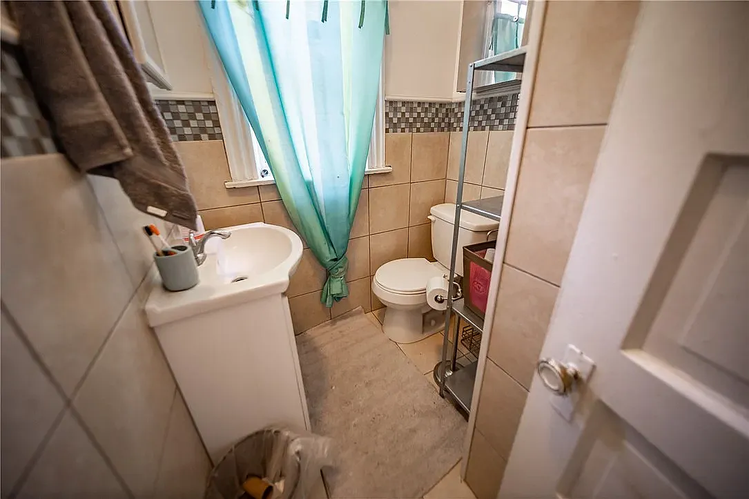 4 bed, $3,500 — Photo 2