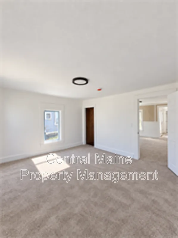 2 bed, 1.0 bath, $1,650 — Photo 3