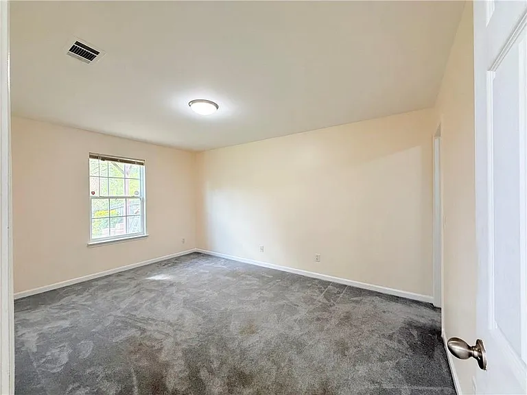 893 Hawthorn Ln — Photo 8