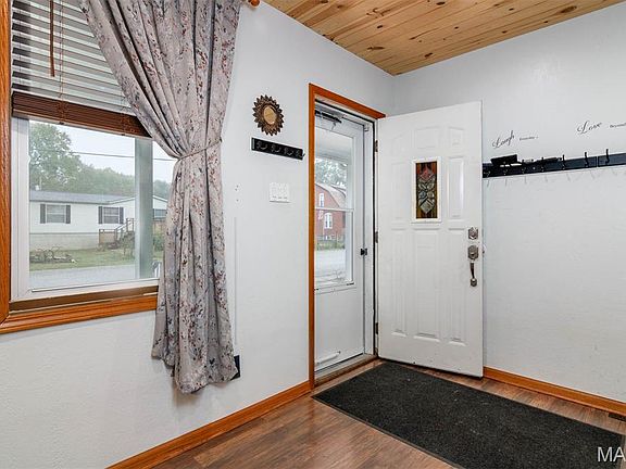 5th image of 209 S Railway St