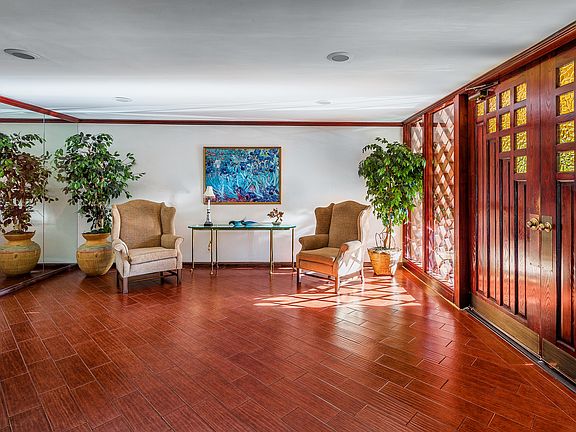 2nd image of 316 N Maryland Ave Unit 310
