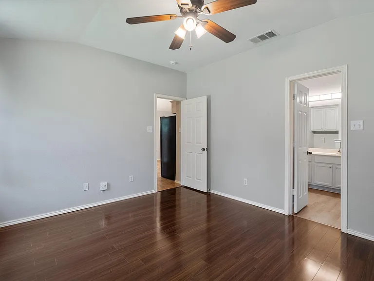 2304 Jesse Owens Dr — Photo 15