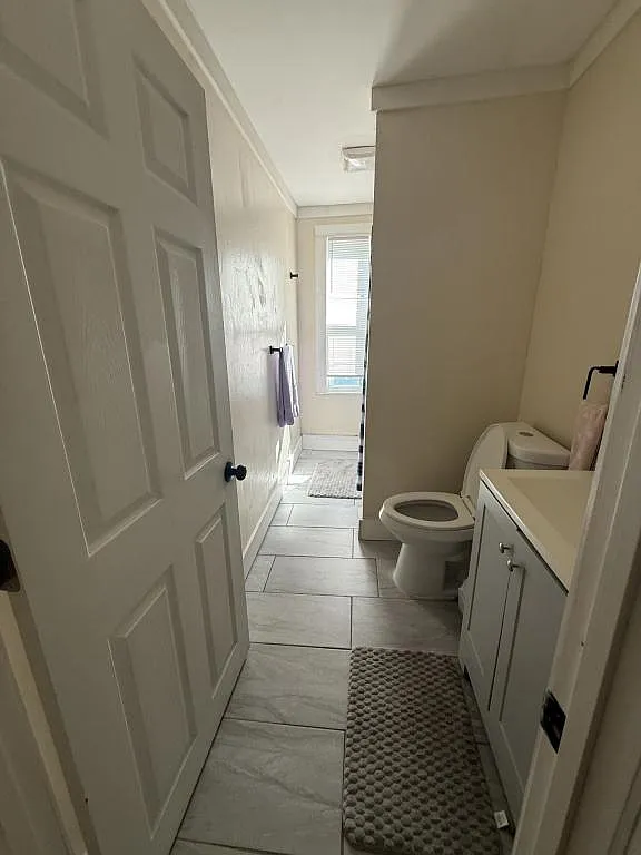 628 Burgess St — Photo 2