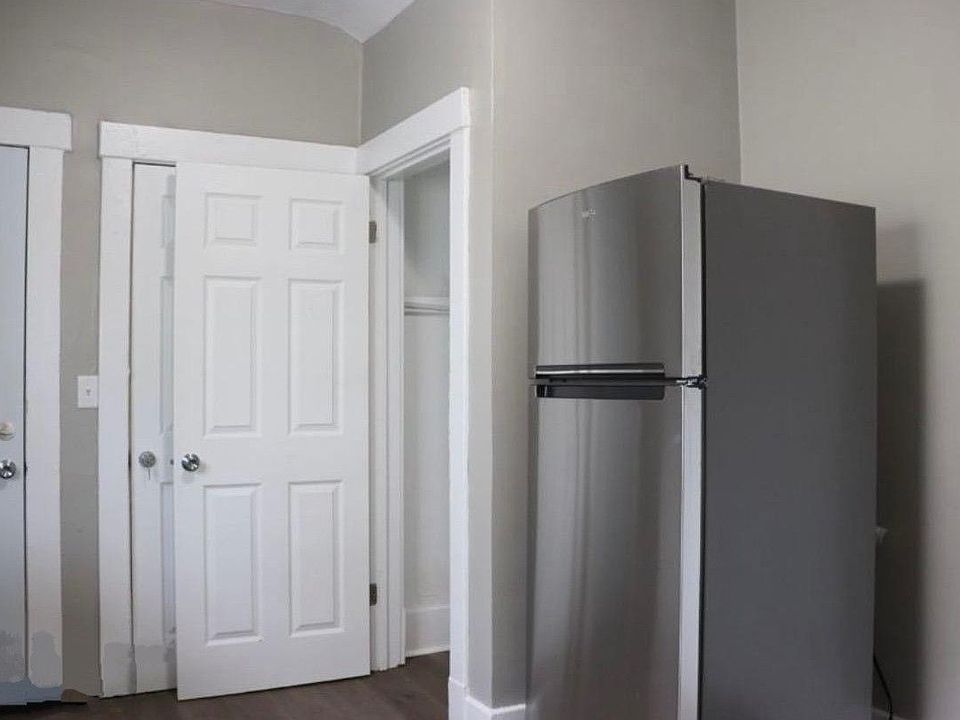 Kitchen going to living room