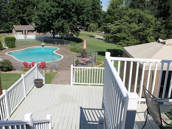 4th image of 1170 Hill Dr
