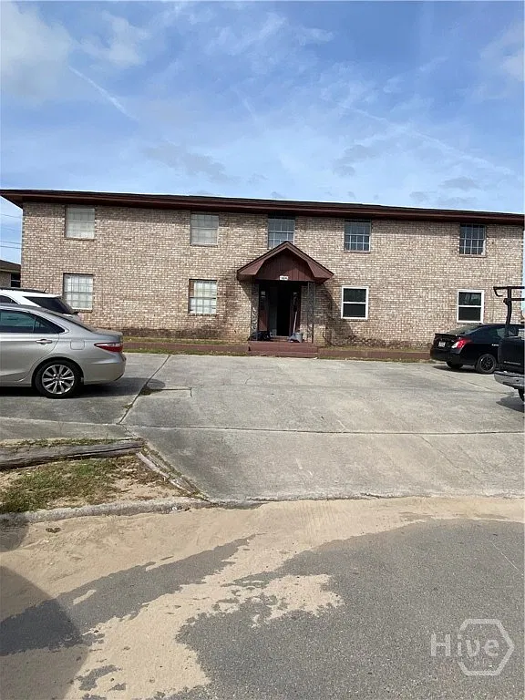 2 bed, 1.0 bath, 1008 sqft, $1,300 — Photo 1