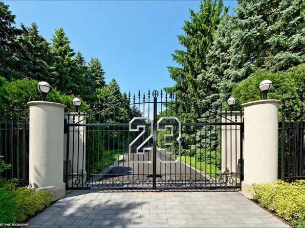 2700 Point Ln, Highland Park, IL 60035